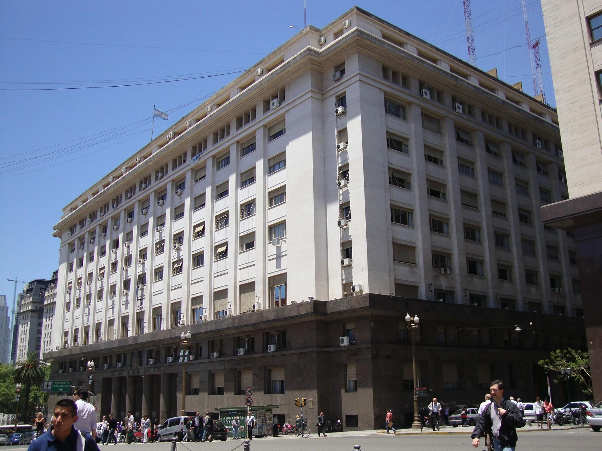 Economía adjudicó $6,61 billones en la licitación y celebró «un rollover de 136.14% sobre los vencimientos del día»